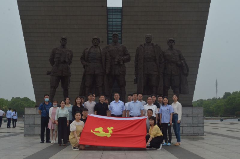 公司黨總支組織開展“緬懷革命學(xué)黨史，重溫誓詞開新局”主題教育活動(dòng)